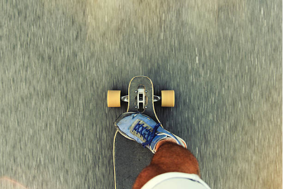Indoor longboard trainer used for turning drills